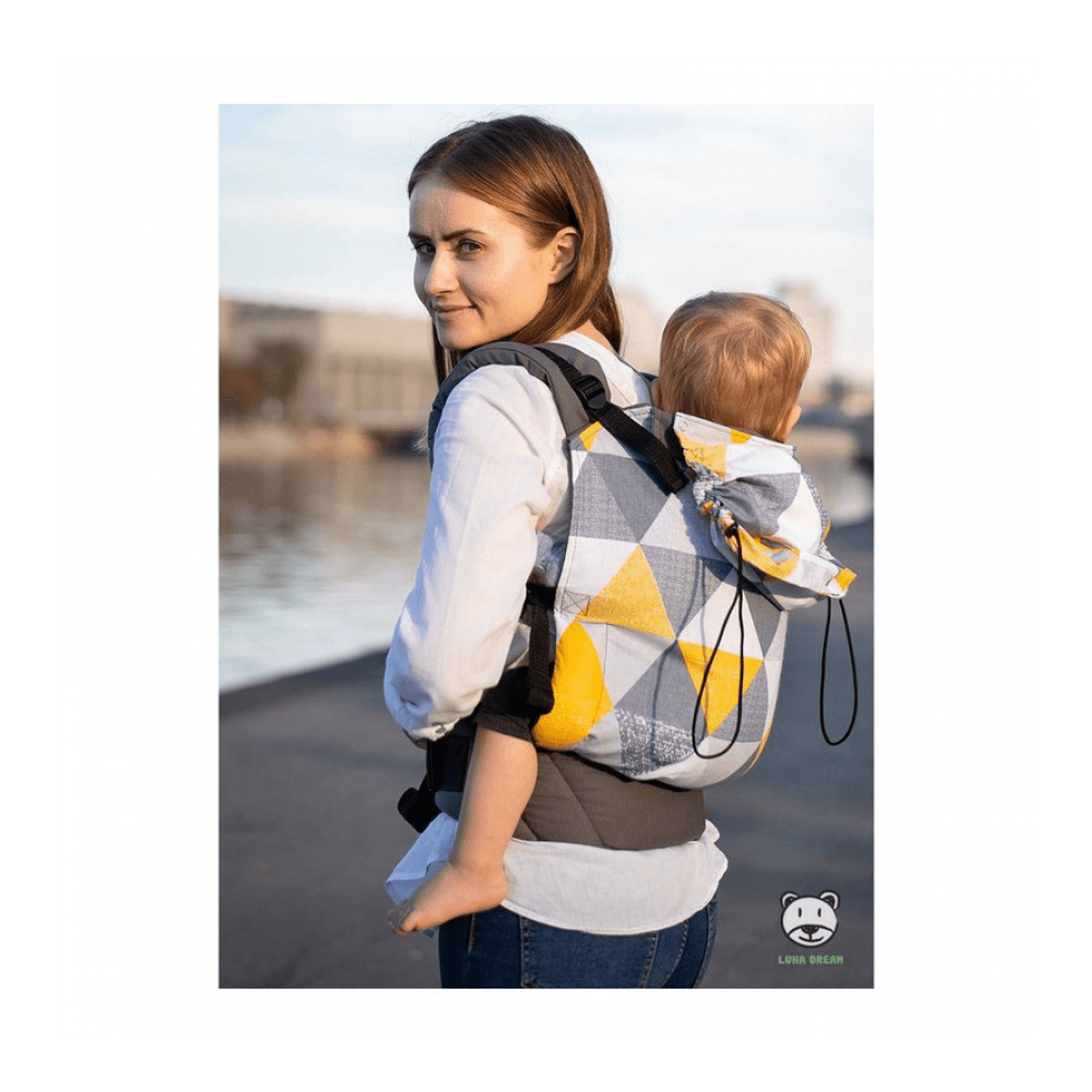 Luna Dream - Marsupiu ergonomic 2 in 1, Yellow Triangles fotografia produsului