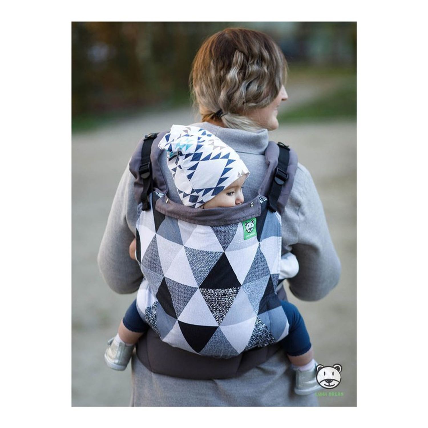 Luna Dream - Marsupiu ergonomic 2 in 1, Big Grey Triangles fotografia produsului