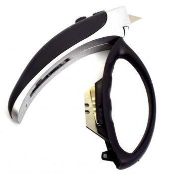 Cutter metalic cu maner, 7industries, 5 lame rezerva, 17x7.5x2.4 cm, 0.205 kg, otel, negru/argintiu