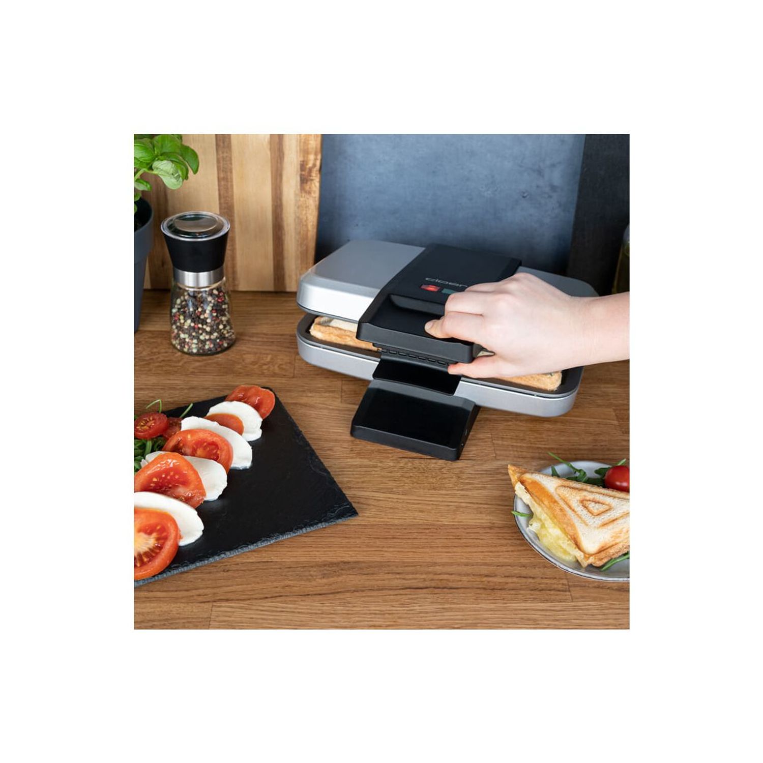 Sandwich Maker Cloer 6259, 750 W, Argintiu fotografia produsului View 4 L