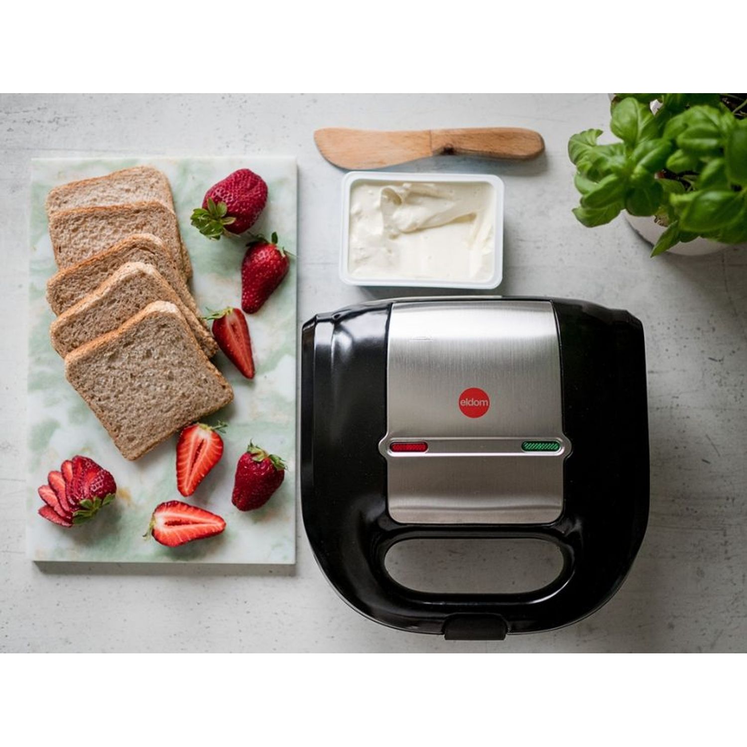 Sandwich Maker Eldom ST11, 750 W, Negru/Argintiu fotografia produsului View 4 L