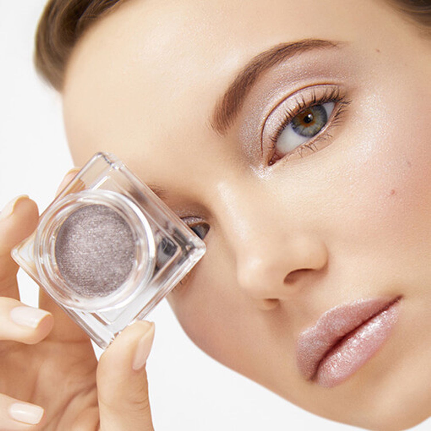 Iluminator pentru fata si zona ochilor Shiseido Aura Dew Highlighter, 01 Lunar, 4,8 ml fotografia produsului View 2 L