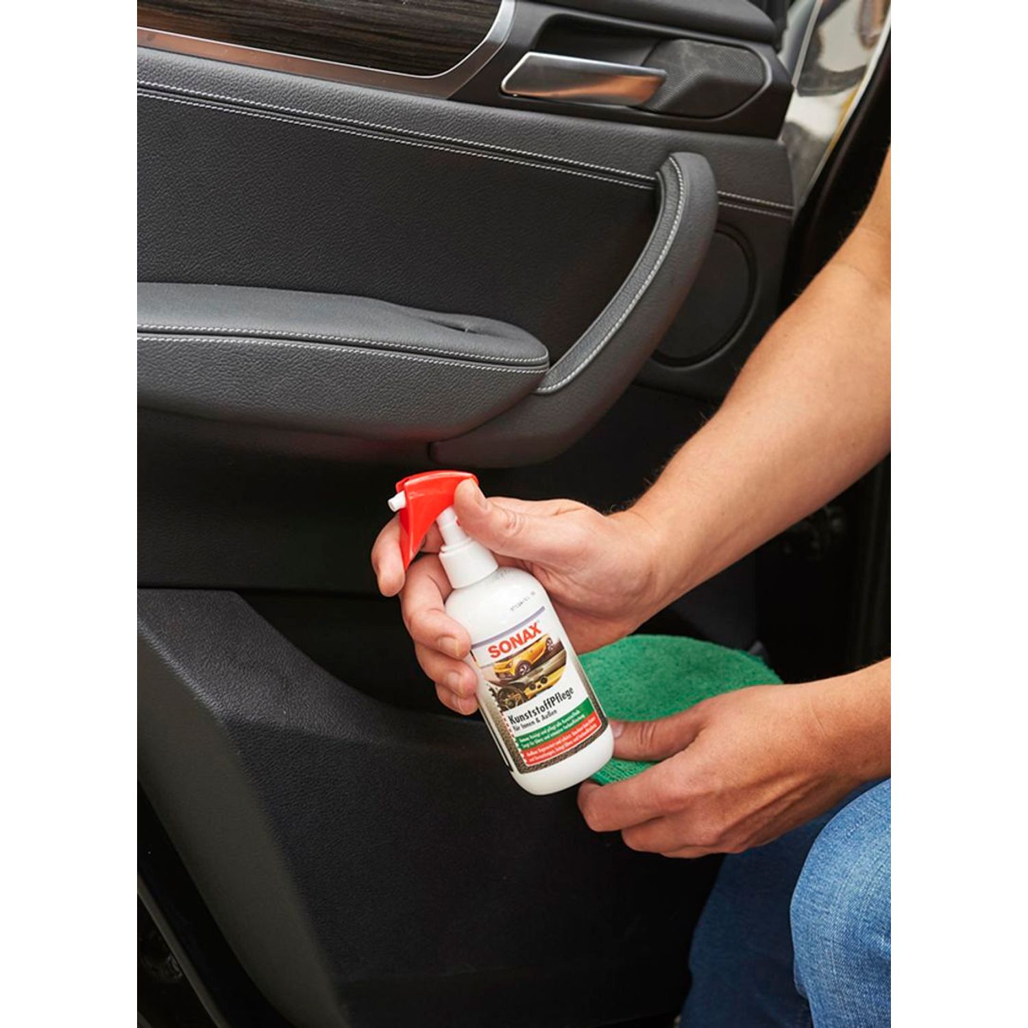 Solutie Ingrijire Plastic Exterior & Interior Sonax, 300ml fotografia produsului View 2 L