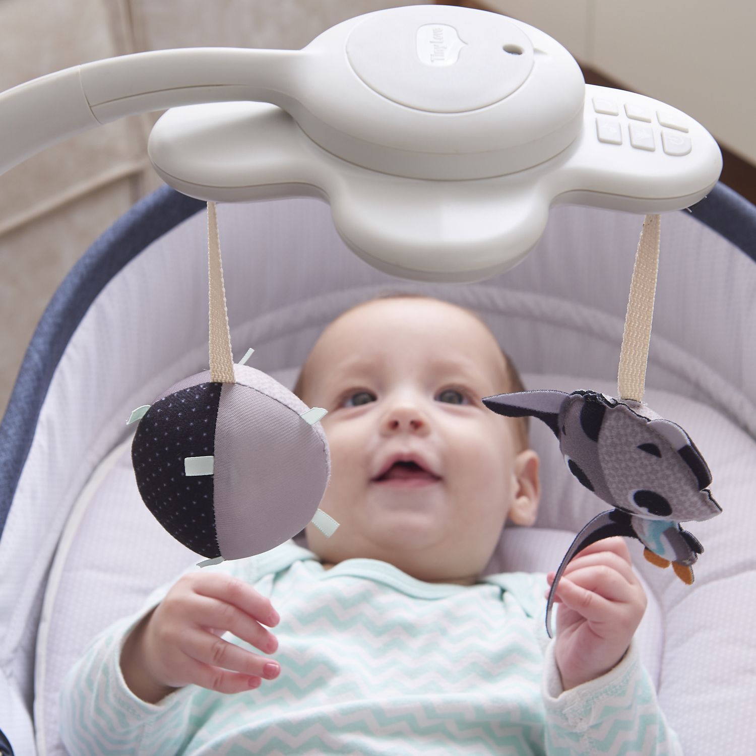 Sezlong 3 in 1 Tiny Love Rocker Napper, 0 luni +, Albastru cu Alb fotografia produsului View 2 L