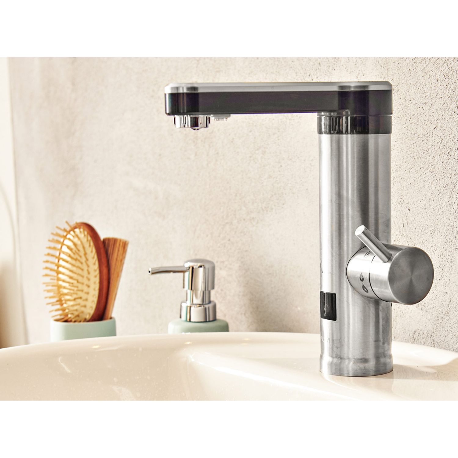 Robinet electric pentru baie fotografia produsului View 3 L
