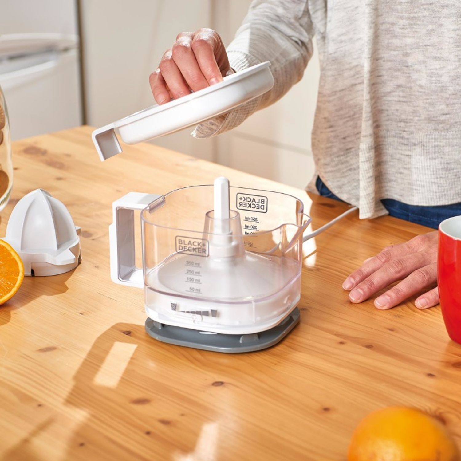 Storcator de citrice 350 ml alb Black+Decker 25 W fotografia produsului View 3 L