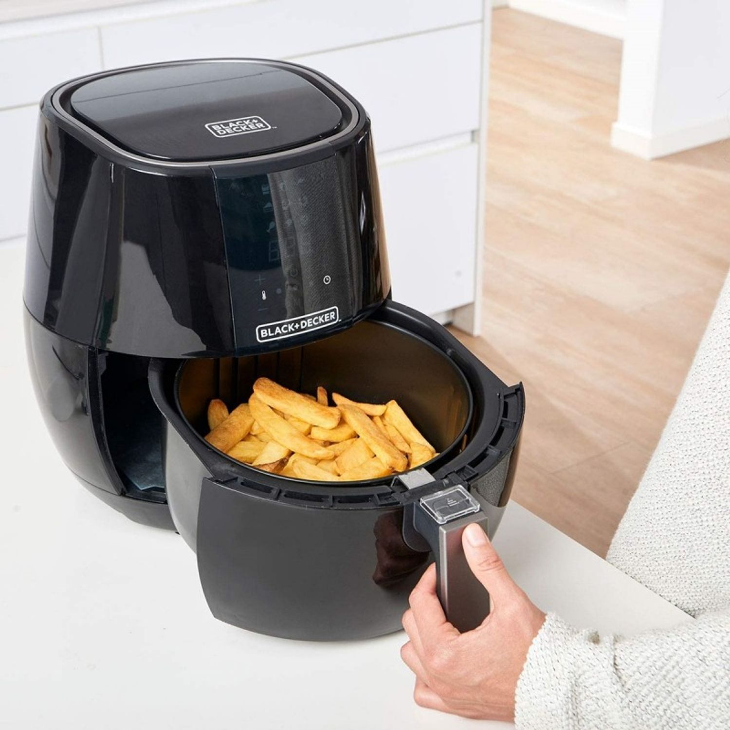 Friteuza cu aer cald Black+Decker 1500 W fotografia produsului View 3 L