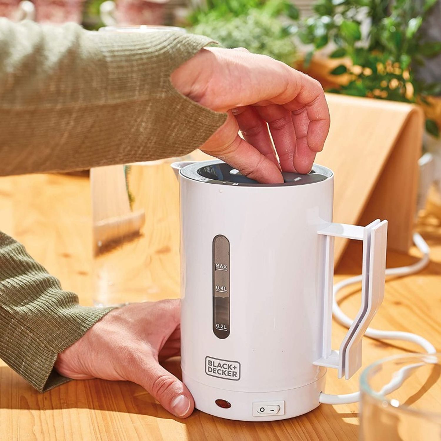 Fierbator electric alb Black+Decker 0.5 L 1000 W fotografia produsului View 4 L