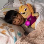 PATRULA CATELUSILOR PLUS SNUGGLE UP SKYE CU BURTICA LUMINOASA fotografia produsului View 2 S