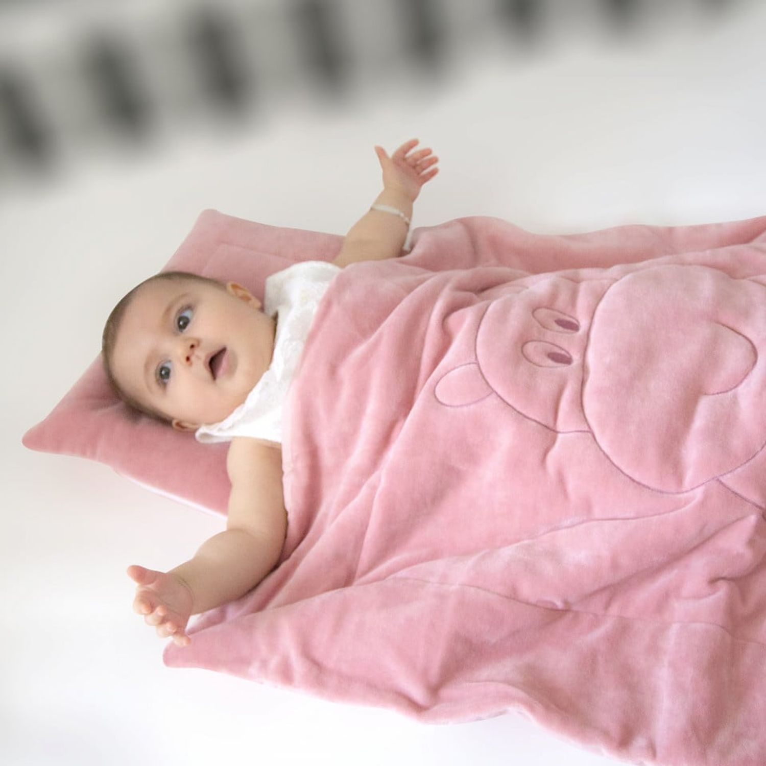 Set pernuta si paturica din plus Bear BabyJem (Culoare: Verde) fotografia produsului View 10 L