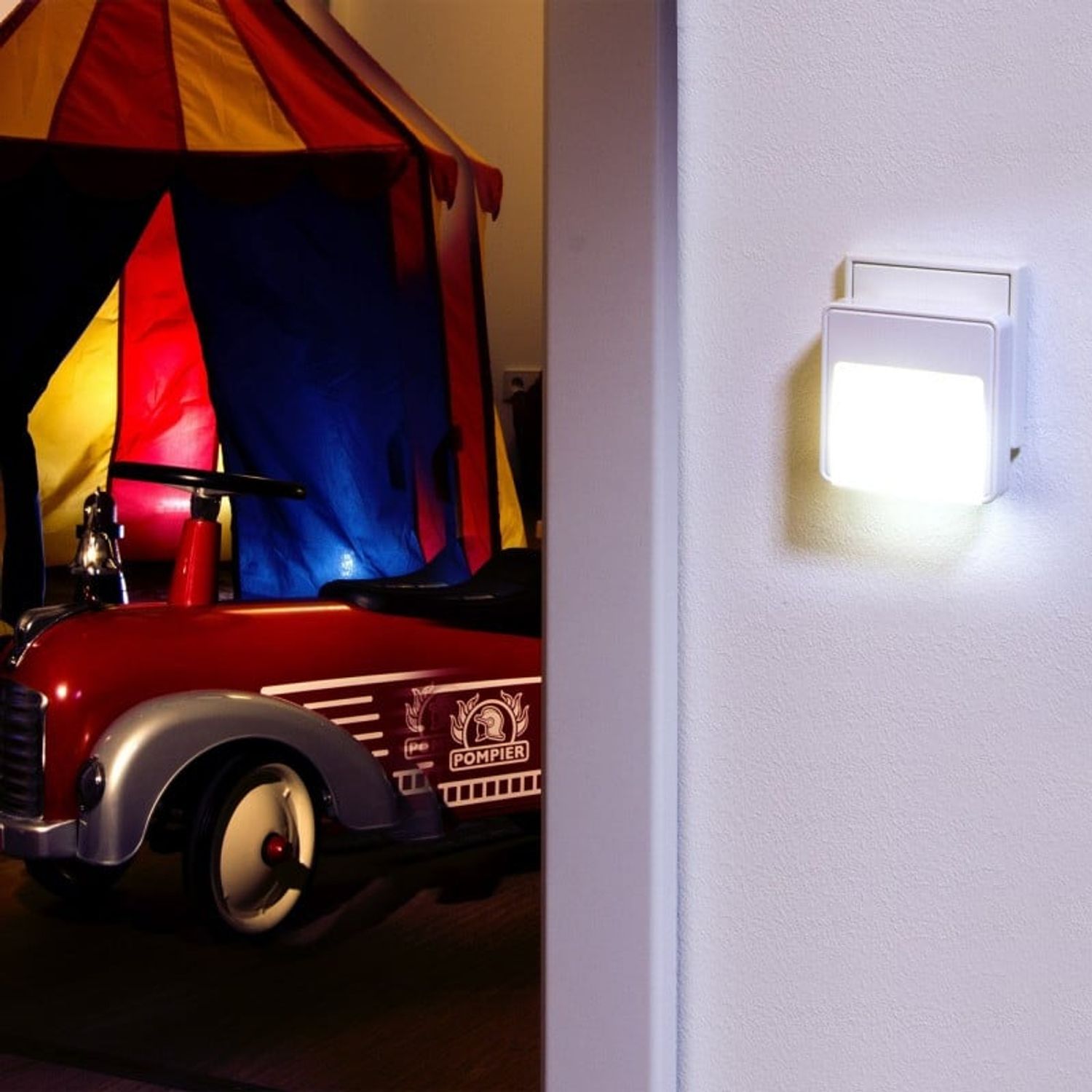Lampa cu senzor de lumina si miscare Ansmann fotografia produsului