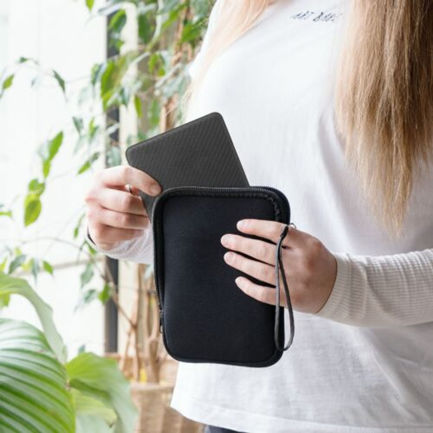 Husa universala pentru eBook Reader de 7 inch, Kwmobile, Roz, Textil, 57397.77 fotografia produsului View 3 L