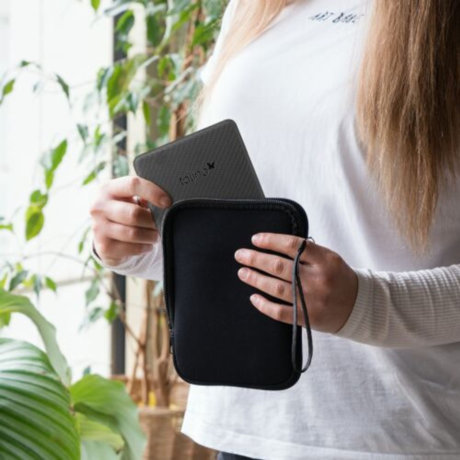 Husa universala pentru eBook Reader de 7 inch, Kwmobile, Multicolor, Textil, 59015.01 fotografia produsului View 3 L