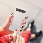 Husa Kwmobile pentru Google Pixel 6a, Silicon, Alb/Roz, 59376.02 fotografia produsului View 3 S