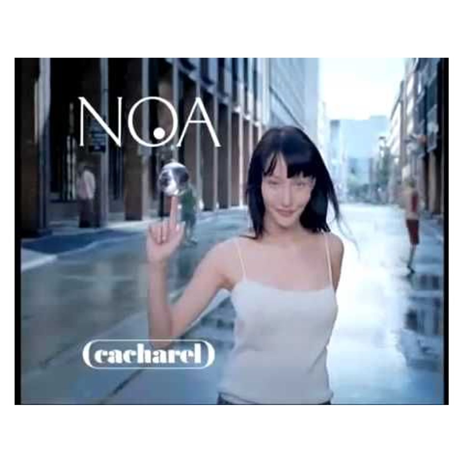 Set cadou Cacharel Noa (Apa de toaleta 100 ml + 2 x Lotiune de corp 50 ml), pentru femei fotografia produsului View 2 L