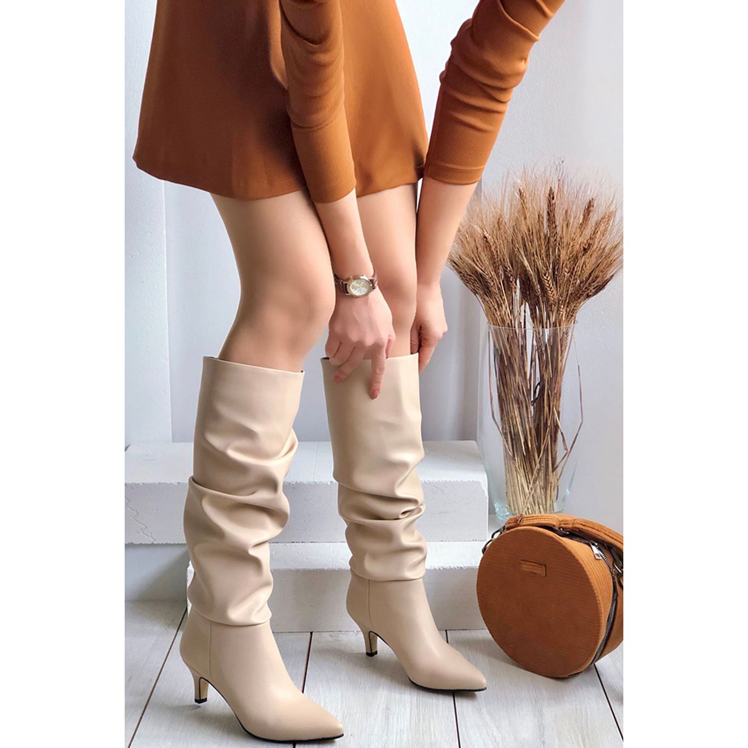 Cizme dama, YDA Collezione, model Laura, varf ascutit, piele ecologica, 44 cm inaltime, toc 6 cm, marime 38, bej fotografia produsului View 8 L