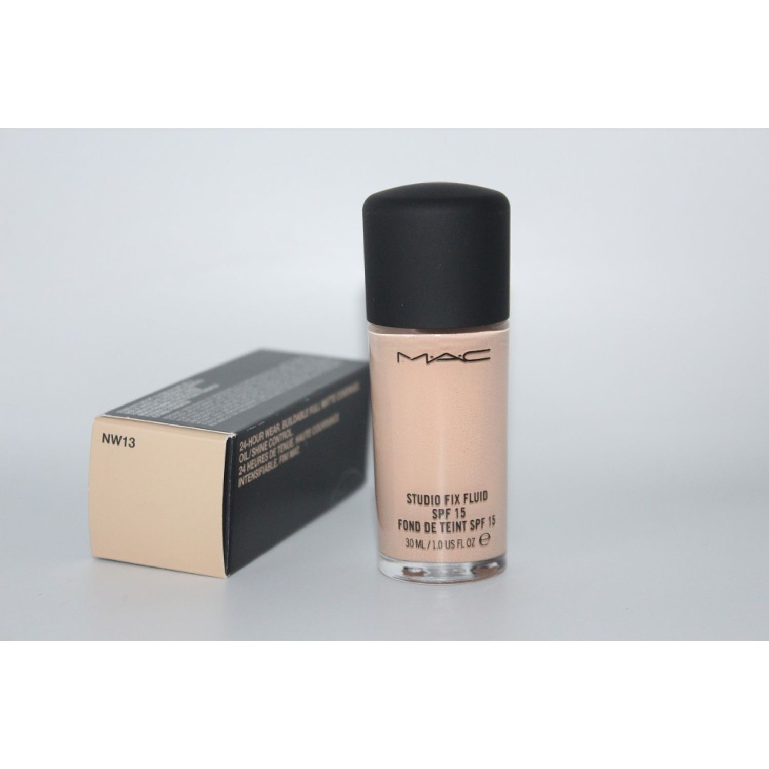 Fond de ten cu acoperire MAC Studio Fix Fluid SPF15 Nuanta NW13 fotografia produsului View 2 L