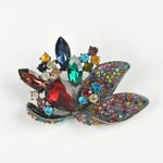 Brosa decorata cu pietre multicolore fotografia produsului