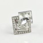 Brosa eleganta cu pietre albe fotografia produsului