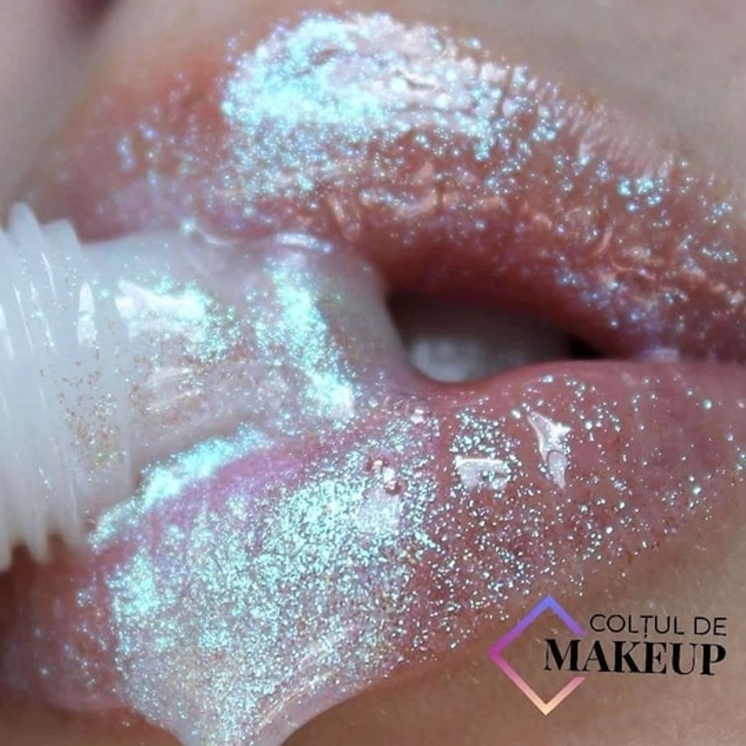 Luciu de buze cu microparticule Holographic Gloss Multidimensional by ABSOLUTE New York, 16ml - 04 Chameleon fotografia produsului View 4 L