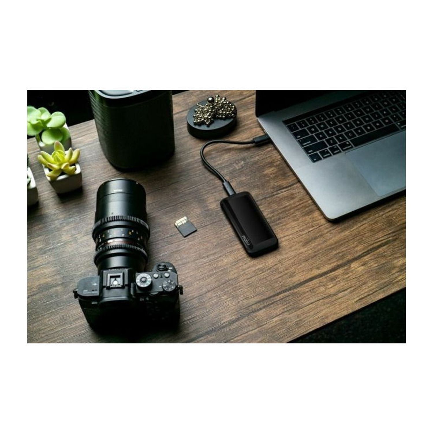 SSD Extern Crucial X8 2TB USB 3.2 tip C fotografia produsului View 3 L