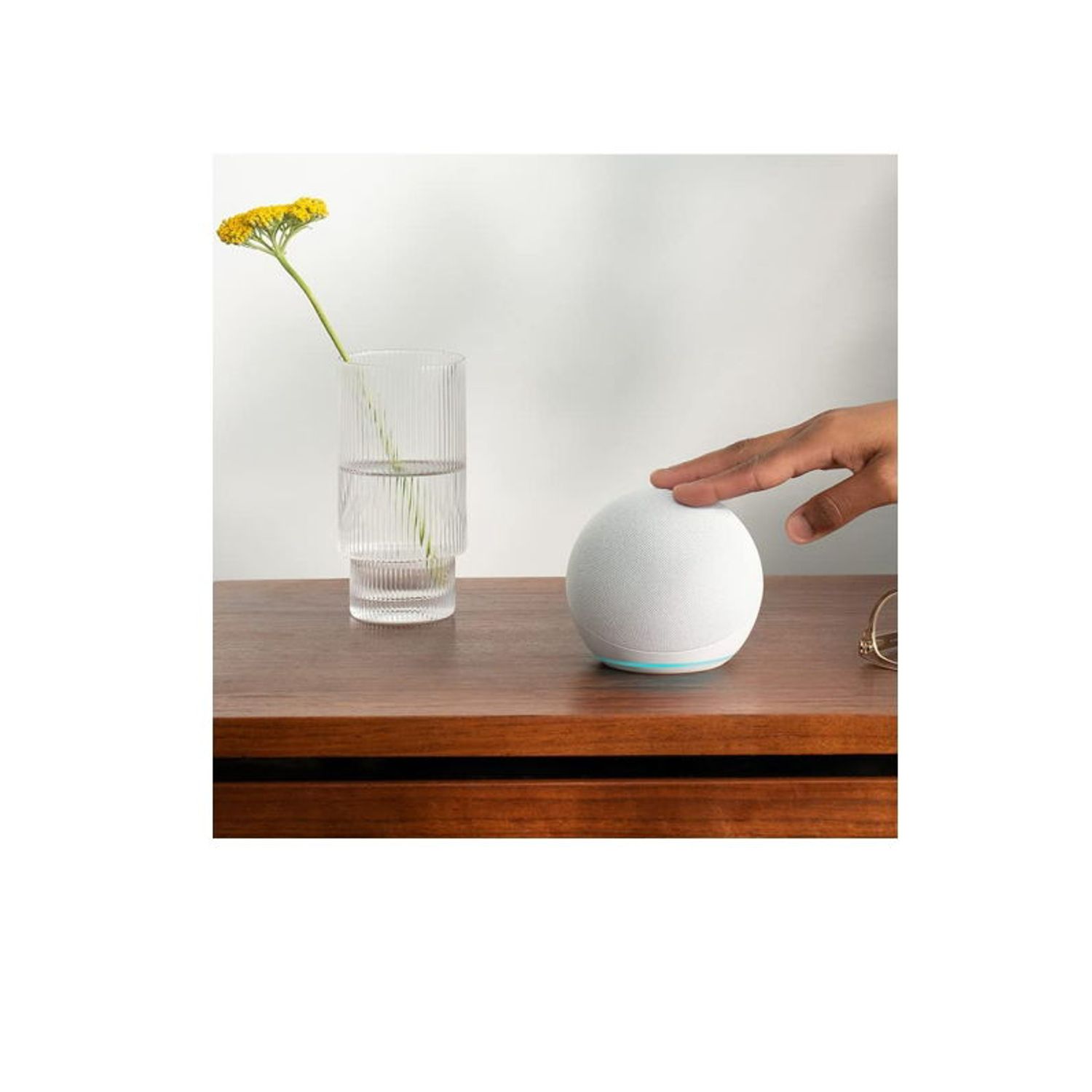 Boxa portabila Amazon Echo Dot 5th Gen, Wi-Fi, Bluetooth, Cu Asistent Personal Alexa (Alb) fotografia produsului View 4 L