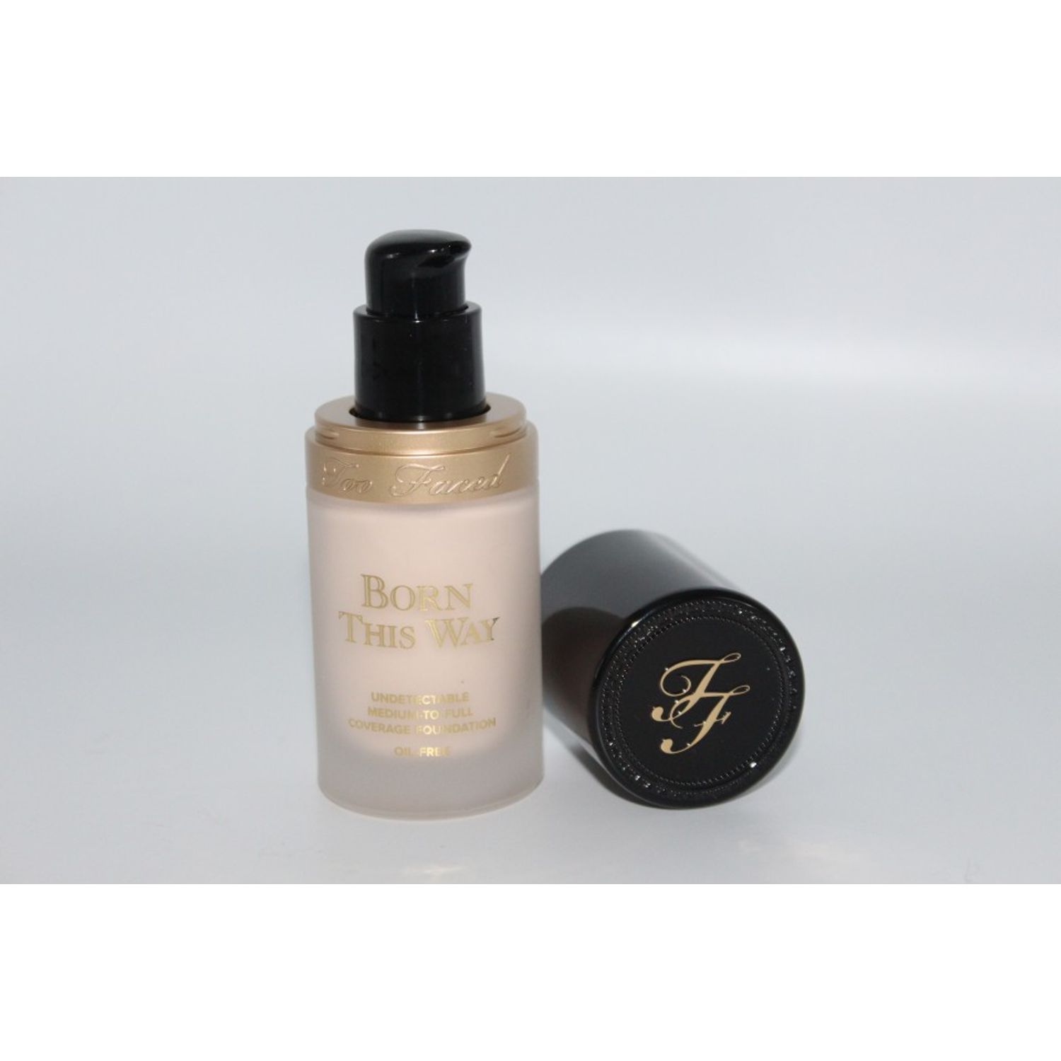 Fond de ten Too Faced Born This Way Nuanta Cloud fotografia produsului View 3 L