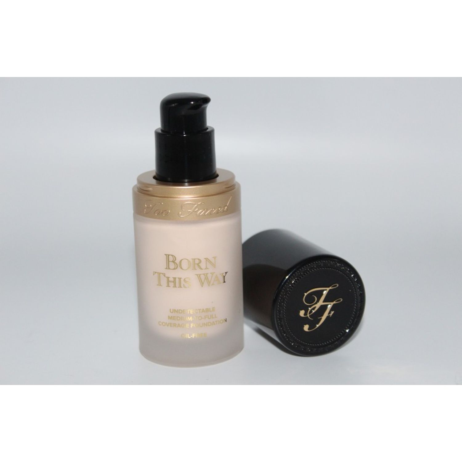 Fond de ten Too Faced Born This Way Nuanta Cloud fotografia produsului