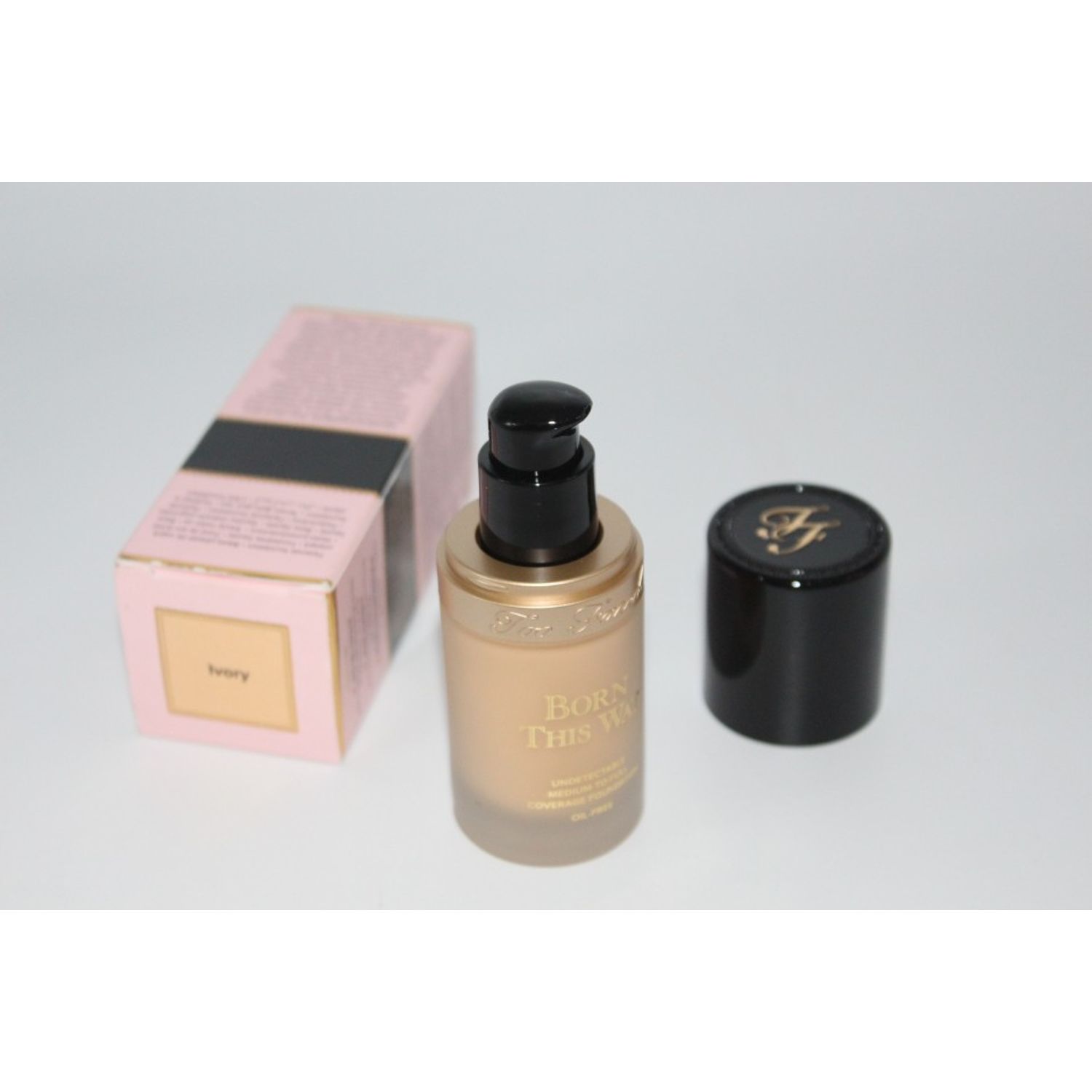 Fond de ten Too Faced Born This Way Nuanta Ivory fotografia produsului View 3 L