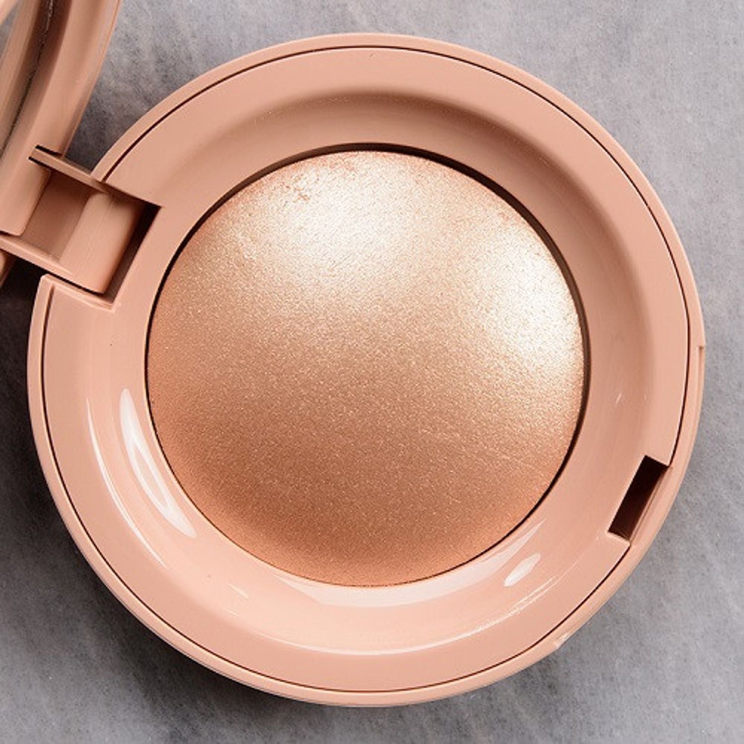 Iluminator, Rare Beauty, Positive Light Silky Touch, Flaunt, 2.8 g fotografia produsului View 2 L