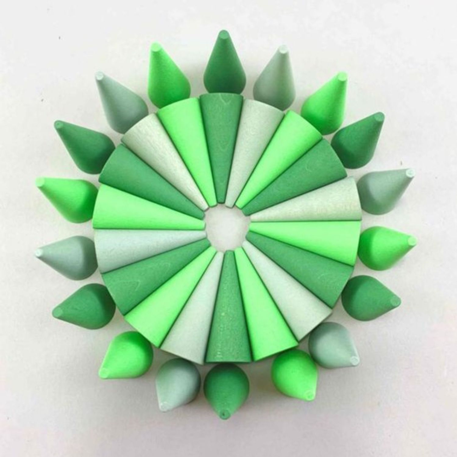 Conuri verzi din lemn Mandala green cone - 36 piese pentru joc liber fotografia produsului