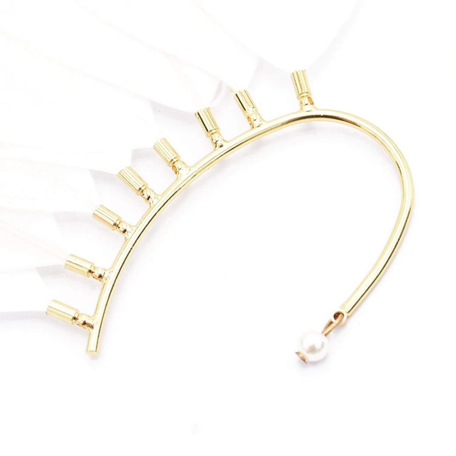 Cercel ear cuff, auriu, cu pene albe, Robina C2 fotografia produsului View 2 L