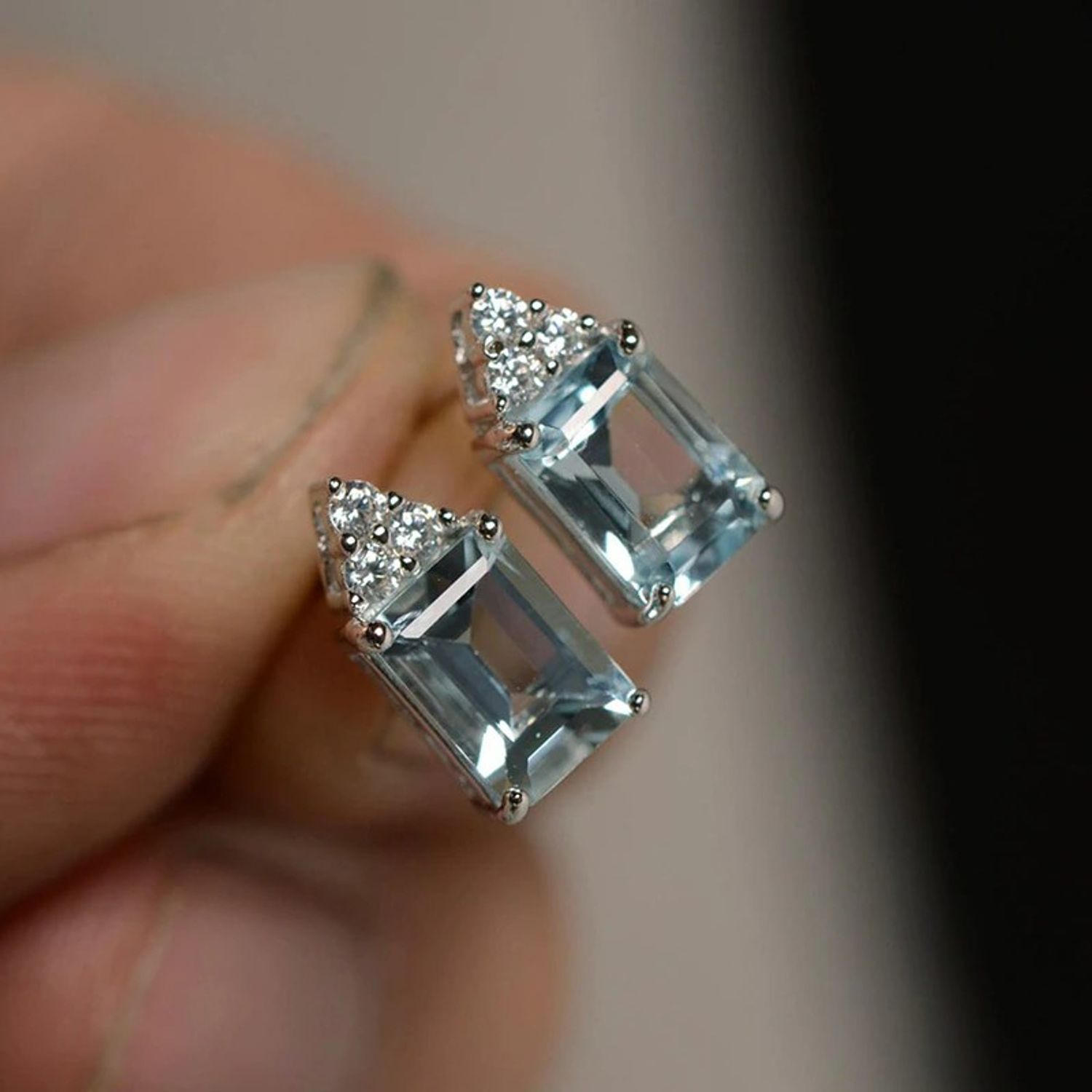 Cercei argintii, cu piatra bleu din zirconiu, Dalmar C7 fotografia produsului