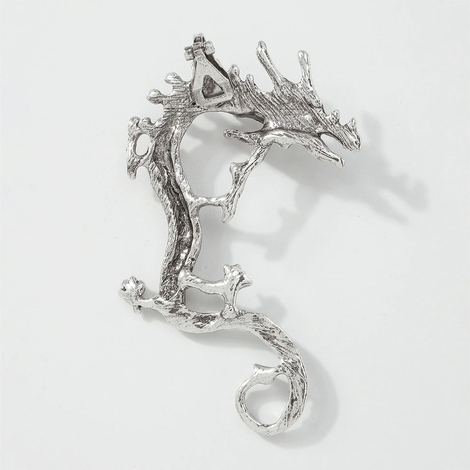 Cercel ear cuff, argintiu, forma de dragon, Sabrine C8 fotografia produsului View 3 L