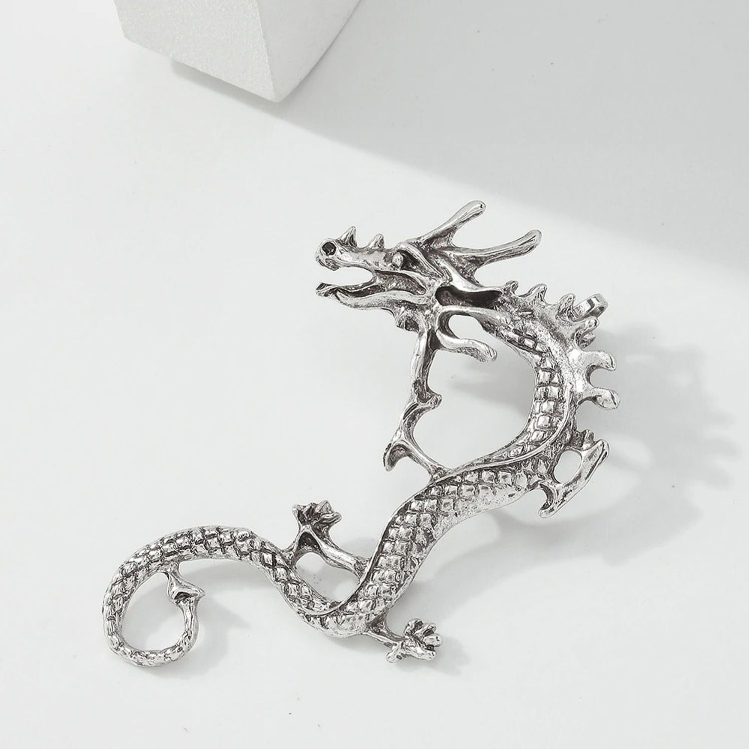 Cercel ear cuff, argintiu, forma de dragon, Sabrine C8 fotografia produsului View 4 L