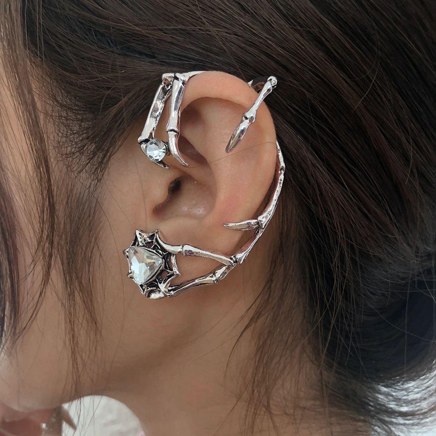 Cercel ear cuff, argintiu, cu pietre, Cyntia C3 fotografia produsului