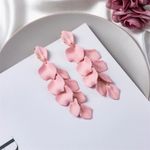 Cercei roz, lungi, cu petale, Barbi C17 fotografia produsului
