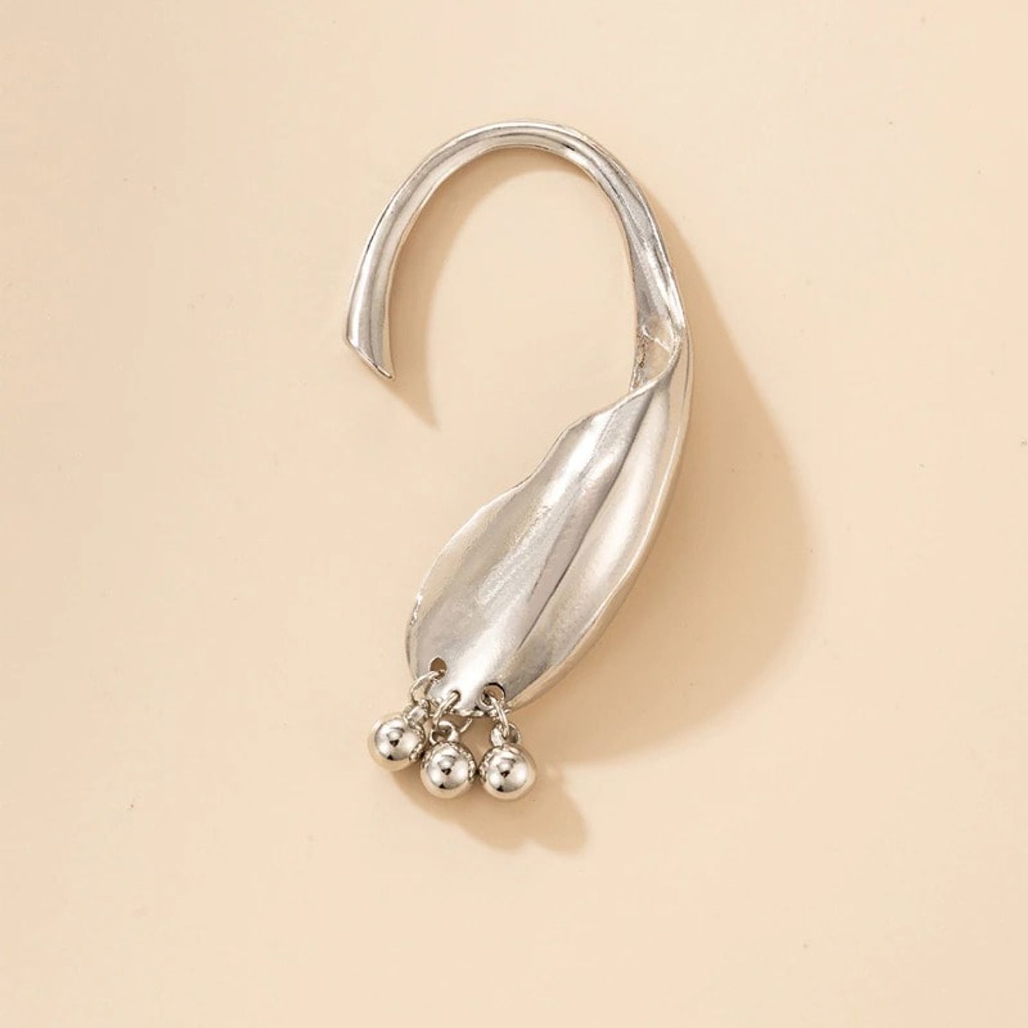 Cercel ear cuff, argintiu, cu bilute, Suzan C8 OUT fotografia produsului