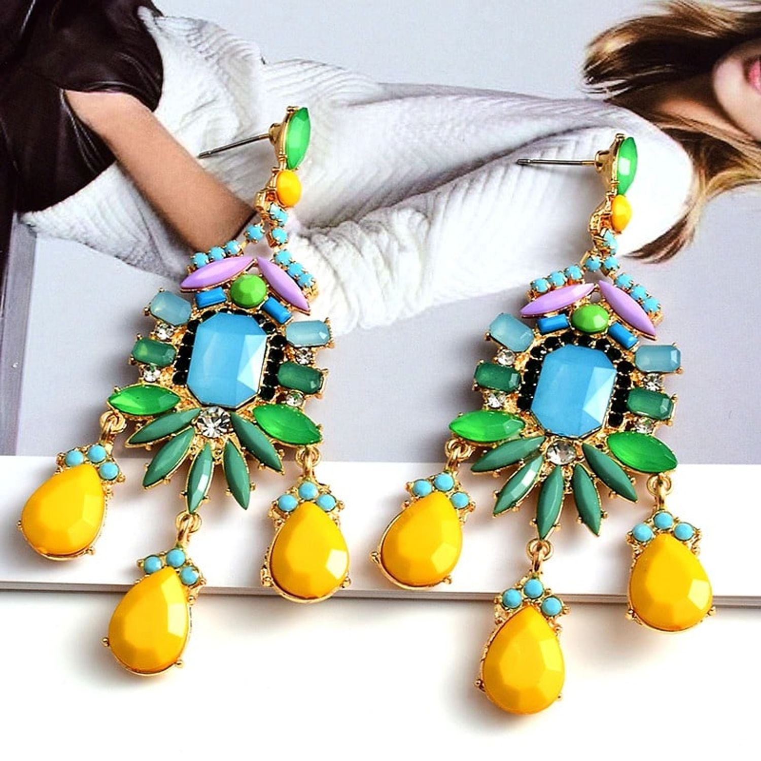 Cercei aurii, stil candelabru, cu pietre multicolre, Vendi C2 fotografia produsului View 2 L