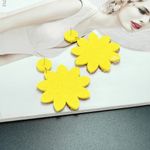 Cercei galbeni, forma de floare, cu margelute, Sarra C3 fotografia produsului View 3 S