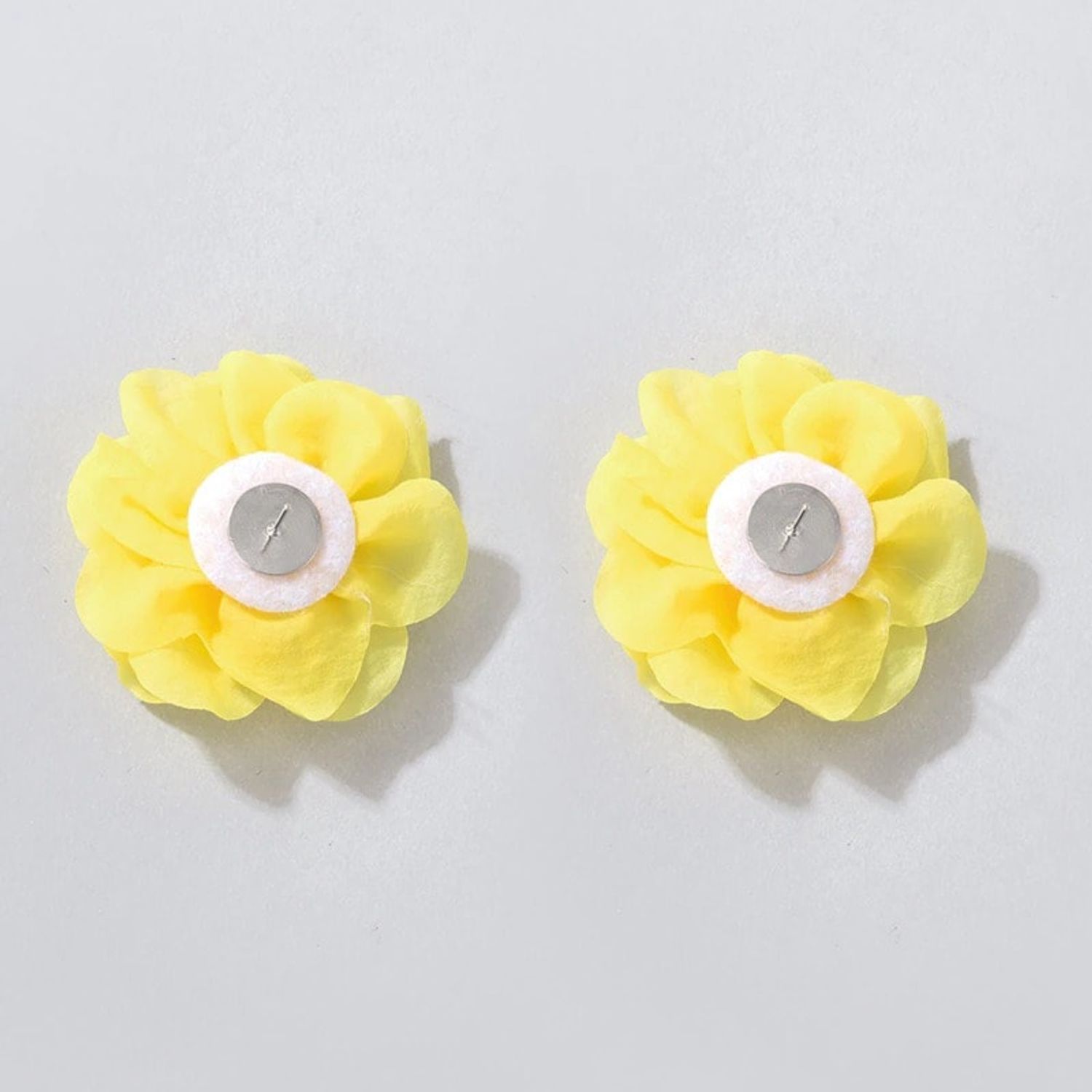 Cercei galbeni, forma de floare, Tania C30 fotografia produsului View 4 L