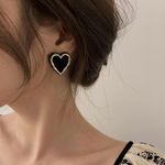 Cercei negri, forma de inima, Aubrey C13 fotografia produsului