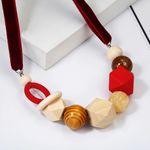 Colier rosu, cu piese geometrice din lemn, Annabel C1 fotografia produsului View 4 S