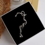 Cercel ear cuff, argintiu, forma neregulata, Florida C3 fotografia produsului