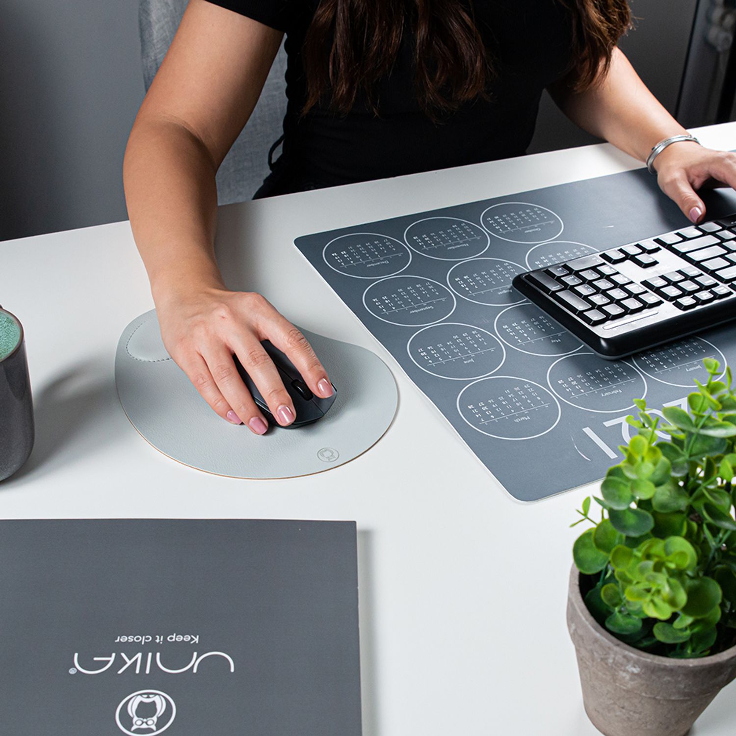 Mousepad ergonomic, piele PU, Unika, 24 x 20 cm, gri fotografia produsului View 3 L