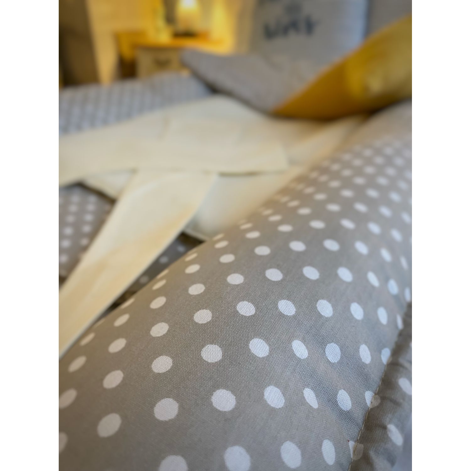 Pozitionator pentru bebelusi, Baby Nest, Model Buline Bej, 100% bumbac Ranforce, Alb/Crem, 85 x 50 cm fotografia produsului View 2 L