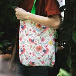 Geanta Handmade Tote Liner cu Captuseala, Pattern cu Pasari si Plante, Multicolor, 45x37 cm fotografia produsului View 3 S