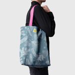 Geanta Handmade Tote Basic, Ninsoare de Iarna asezata in Copaci, Multicolor, 43x37 cm fotografia produsului View 6 S