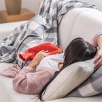 Perna cu apa calda Termofor Sanity, recipient cauciucat, capacitate 2l, efect terapeutic, Rosu fotografia produsului View 5 S