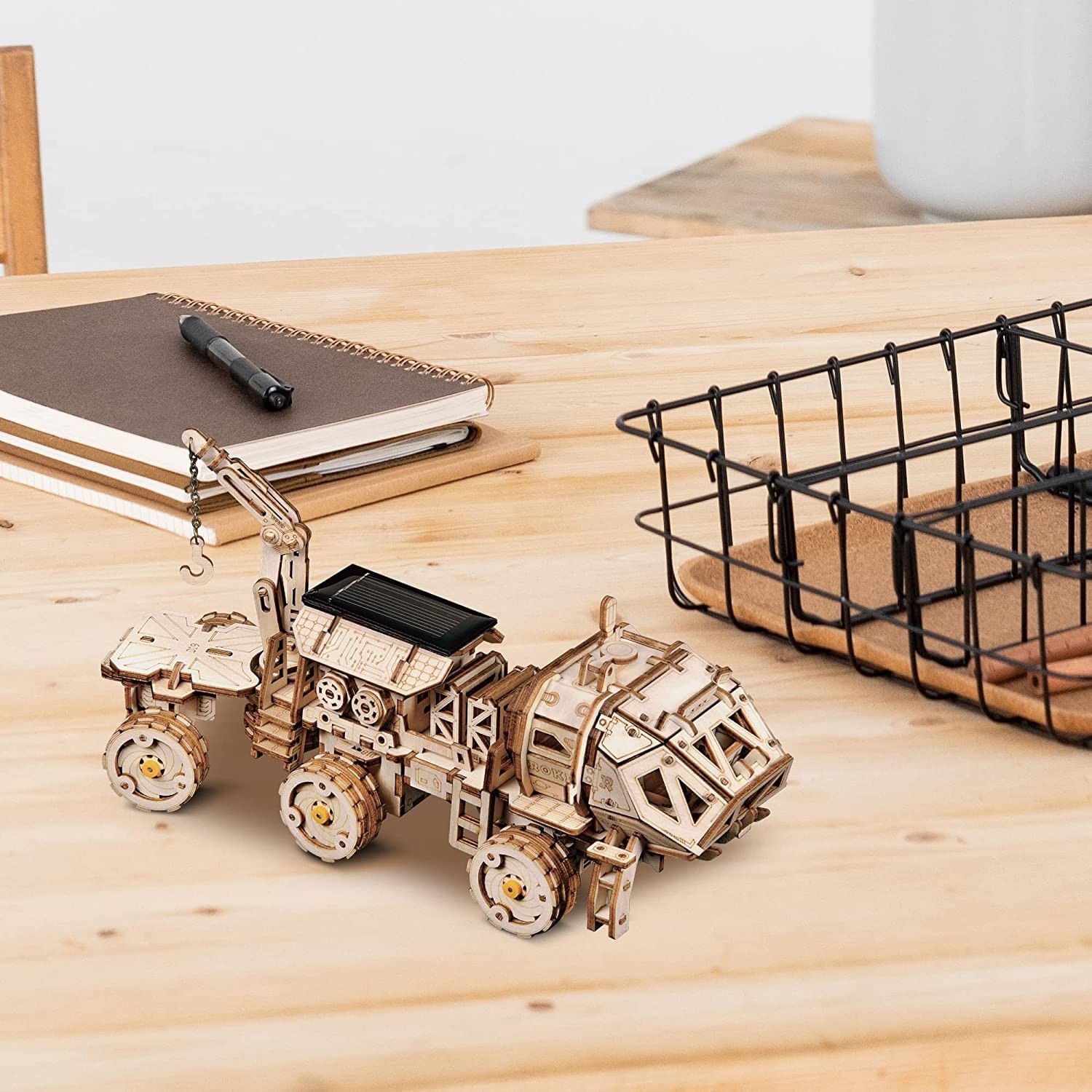Puzzle 3D spatial, cu baterie solara, Navitas Rover, Lemn, 252 piese fotografia produsului View 3 L
